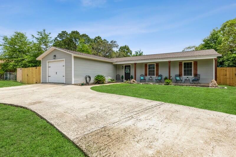Property Photo: 305 Morgan Lane FL 32569