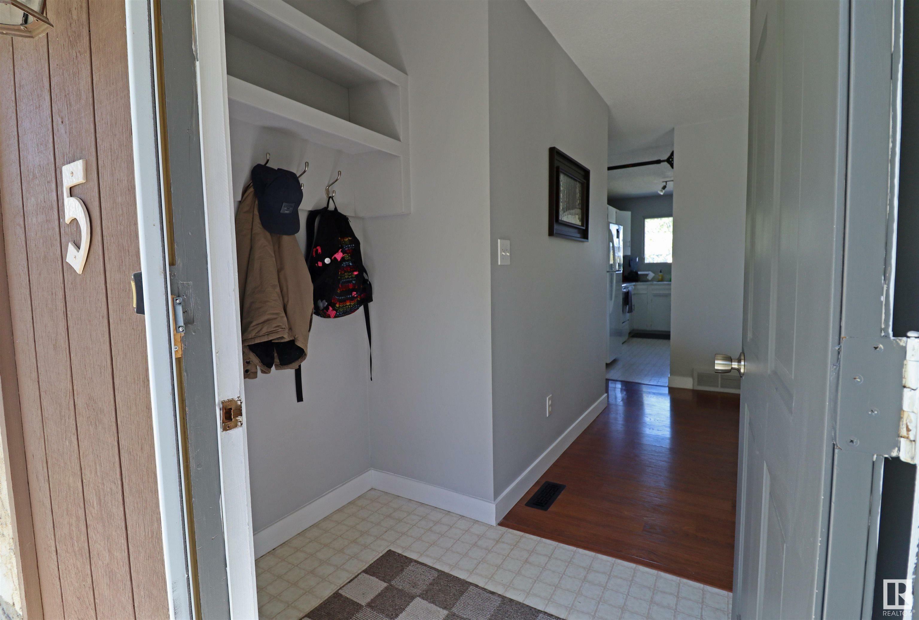 Property Photo: 5 Oatway Drive AB T7Z 1E9