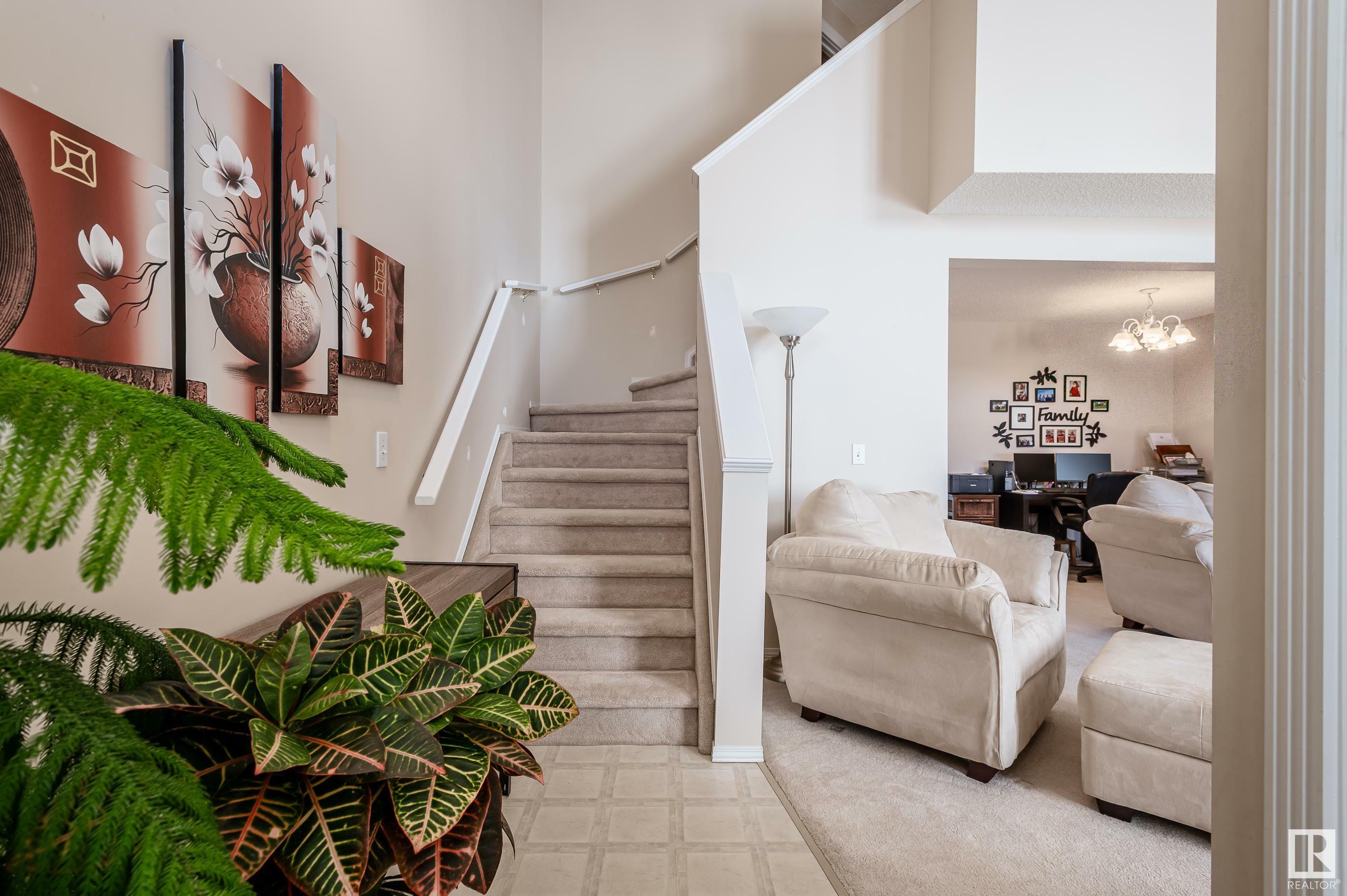 Photo de la propriété: 3380 28A Avenue NW 28 AB T6T 1V4