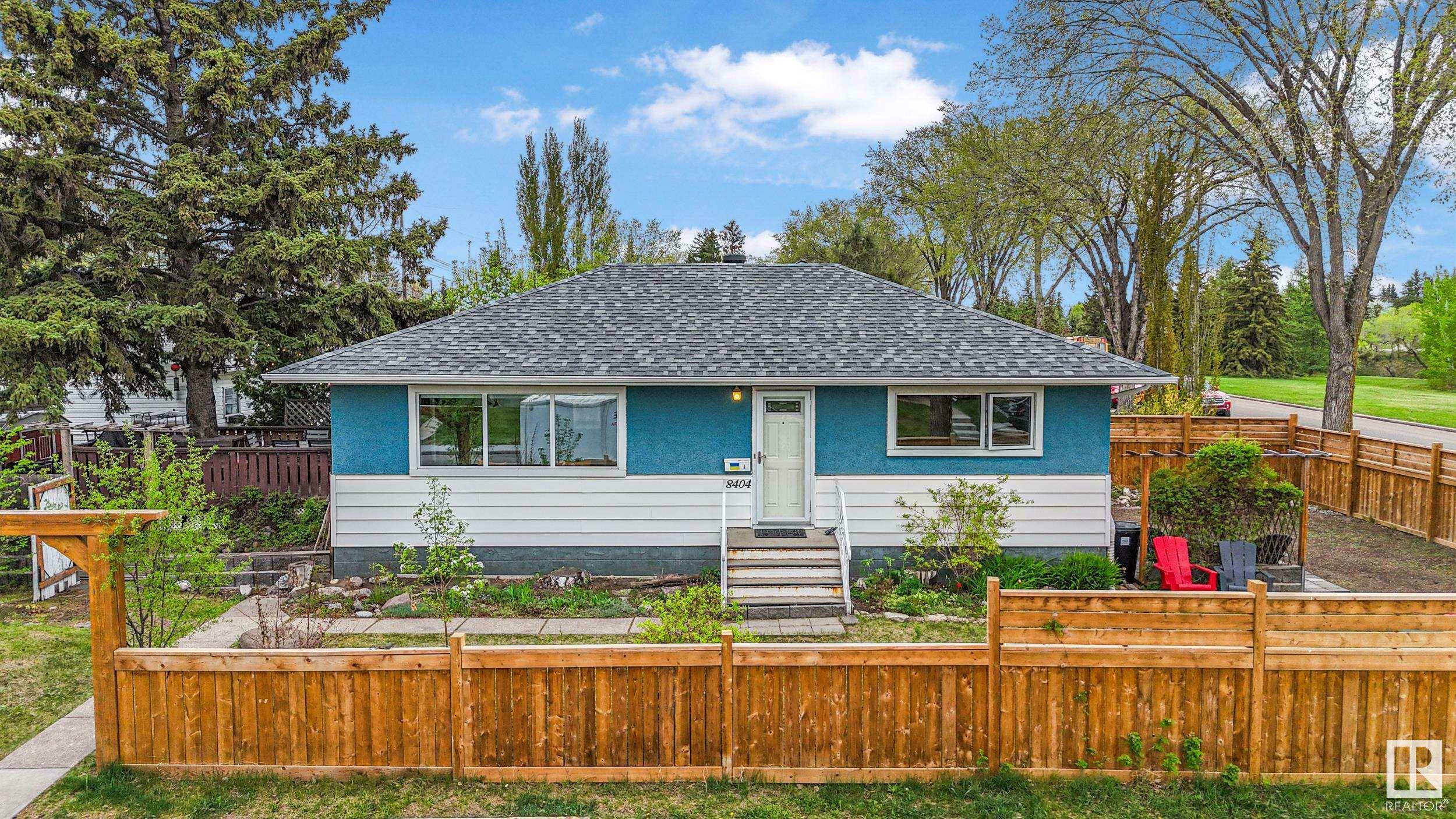 Photo de la propriété: 8404 64 Avenue NW AB T6E 0H2
