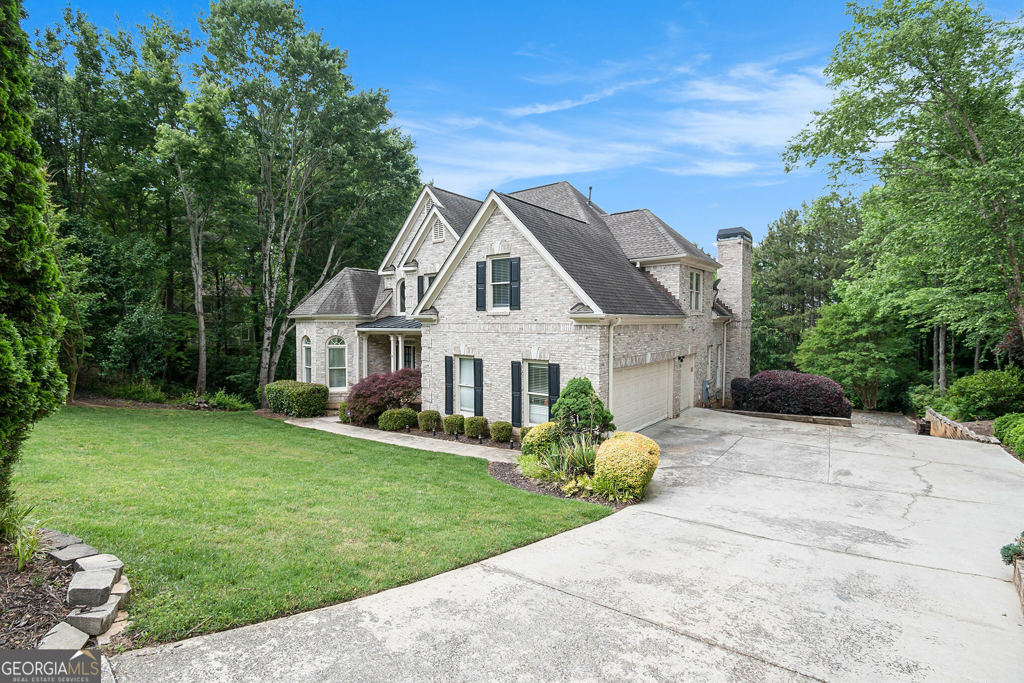 Property Photo: 1640 Settindown Drive GA 30075
