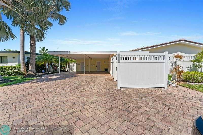 Property Photo: 2507 NE 33rd Ave FL 33305