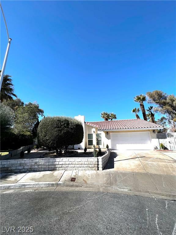 Property Photo: 5880 Duneville Court NV 89103