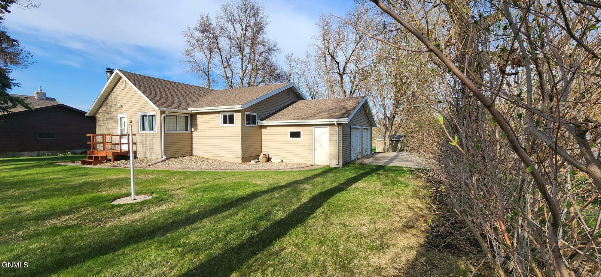 Property Photo: 421 Oliver Avenue ND 58530