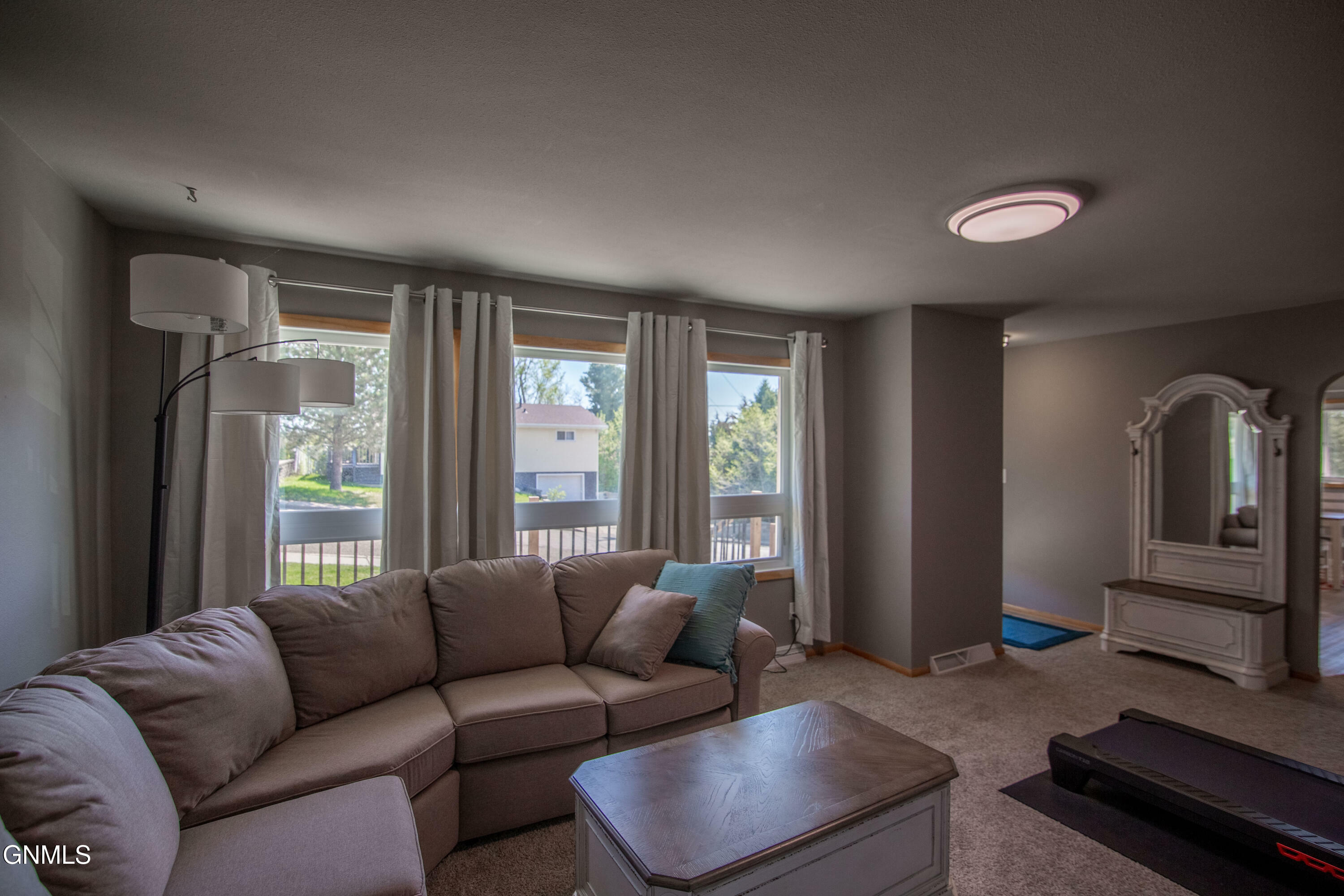 Property Photo: 703 10th Avenue NW ND 58554