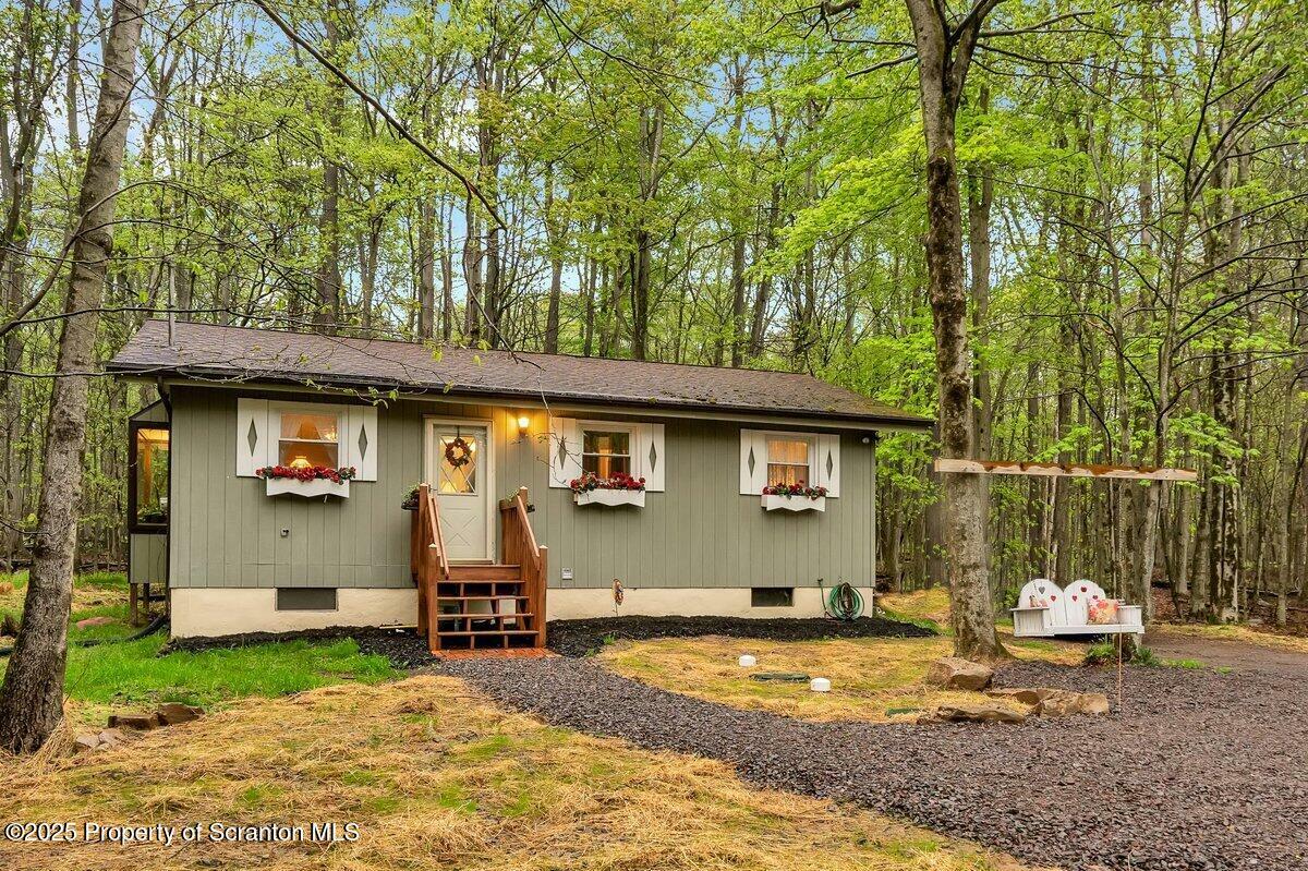 13 S Lehigh River Drive  Clifton Twp PA 18424 photo