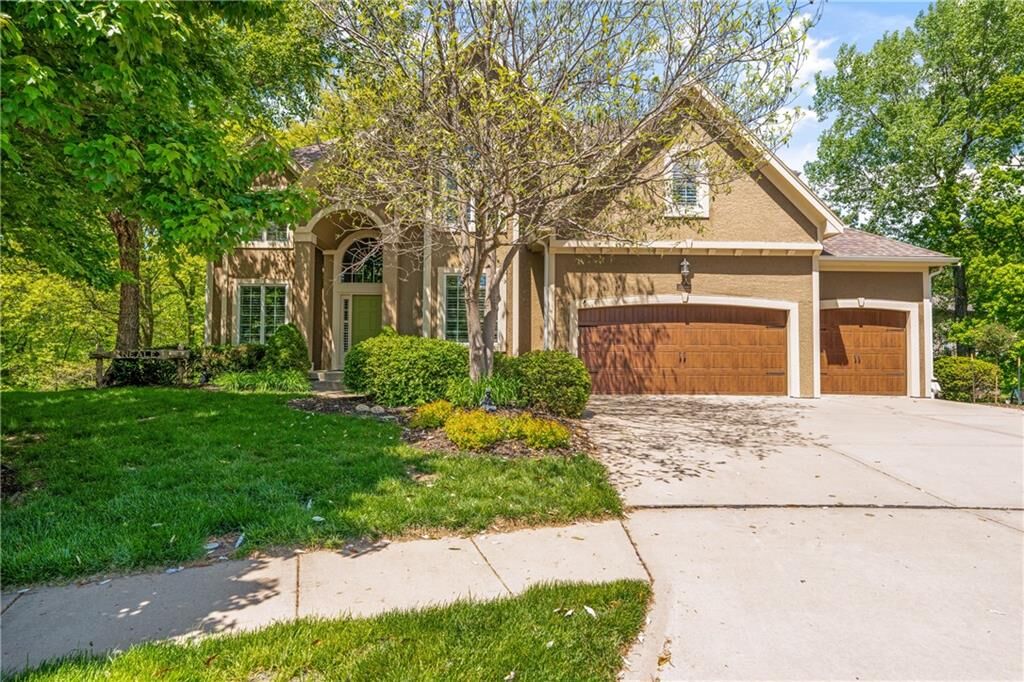 Property Photo: 10360 Magnolia Lane MO 64152
