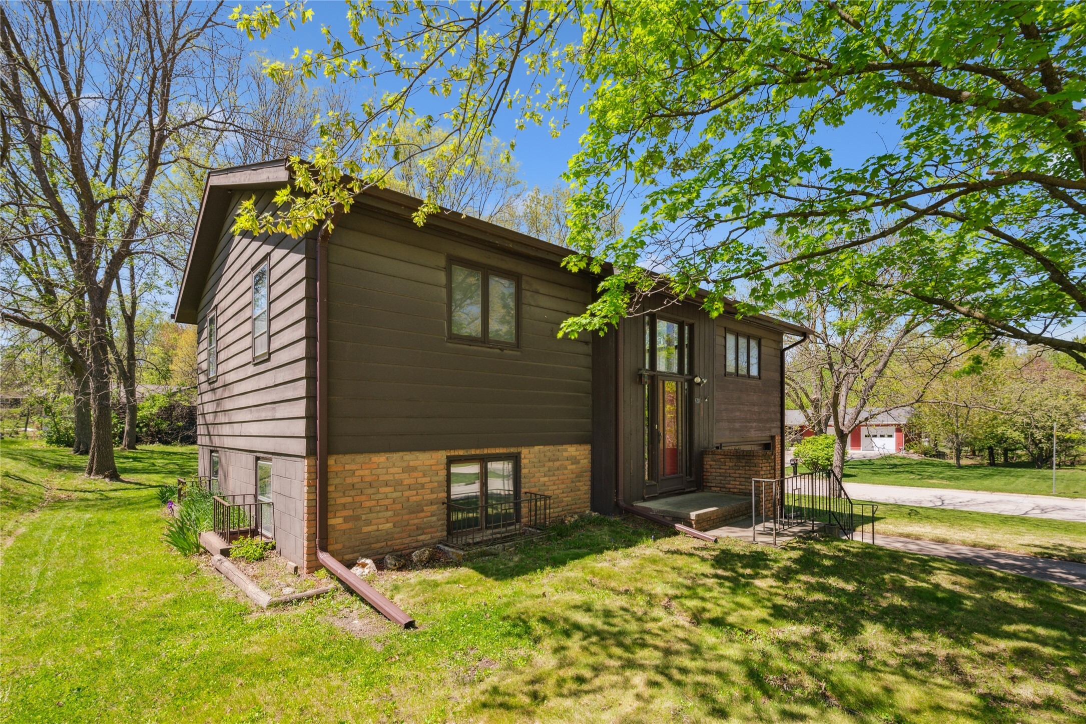 Property Photo: 620 Highview Street IA 50201