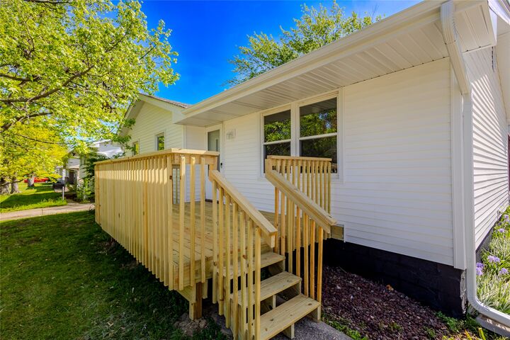Property Photo: 5505 SE 6th Street IA 50315