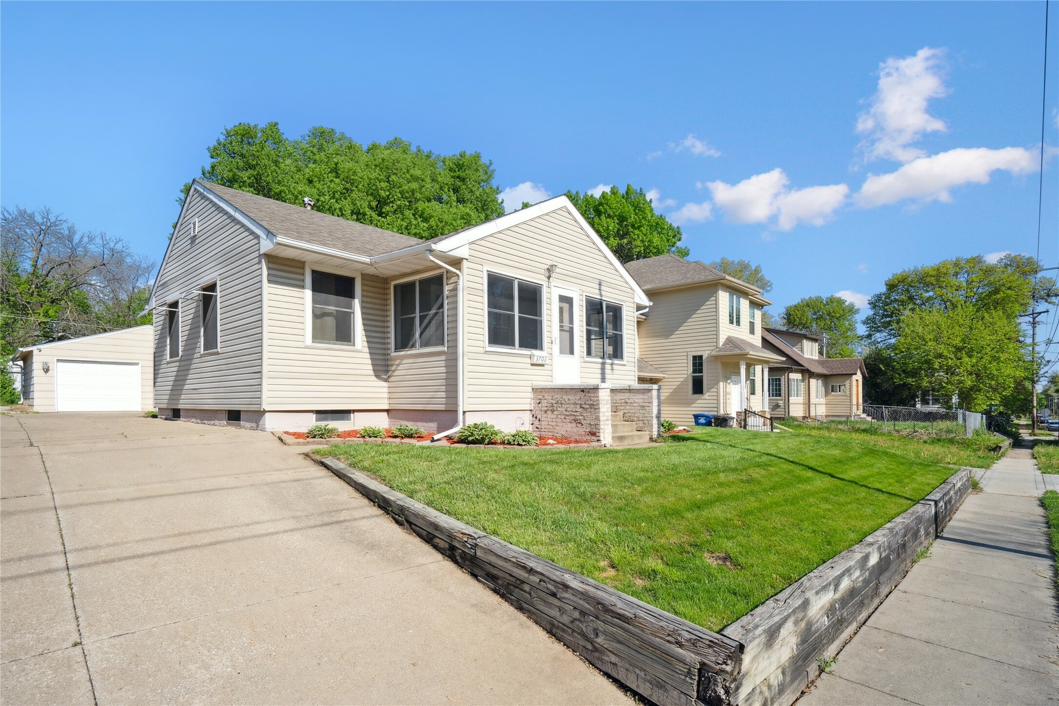 Property Photo: 3708 Cornell Street IA 50313