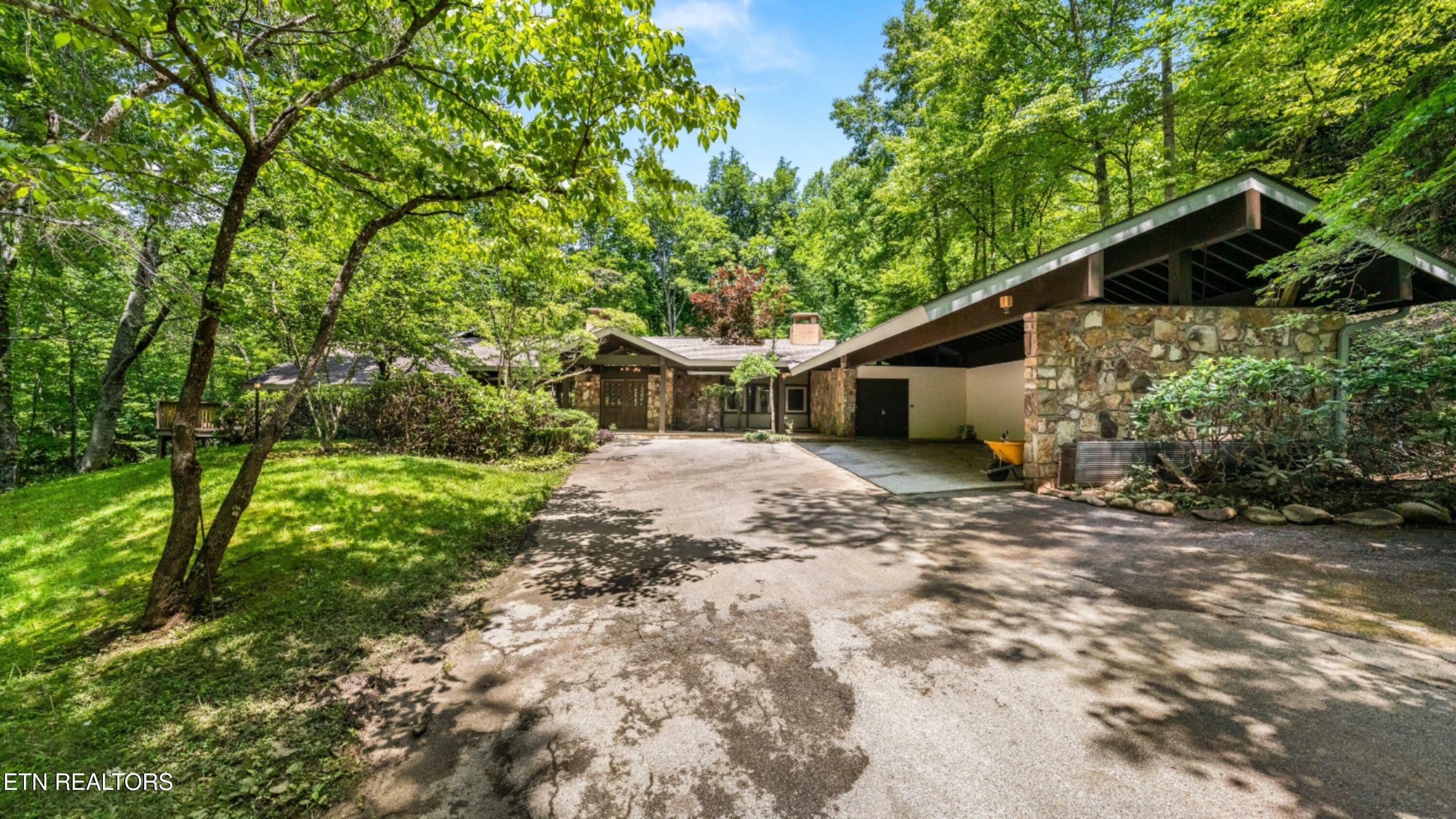 Property Photo: 1115/1131 Old Cartertown Rd TN 37738
