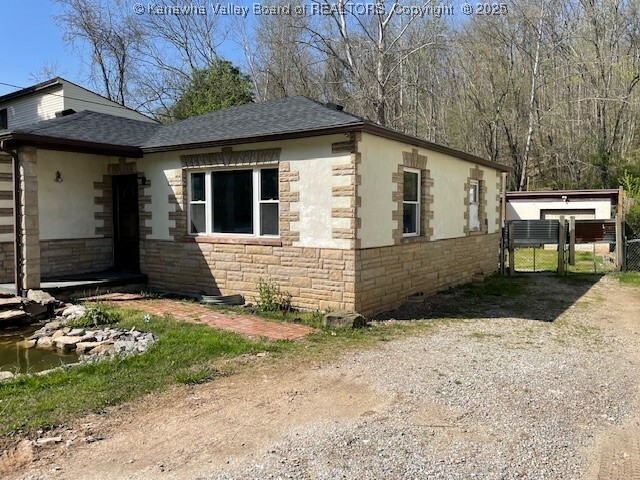 Property Photo: 4866 Washington Street W WV 25313