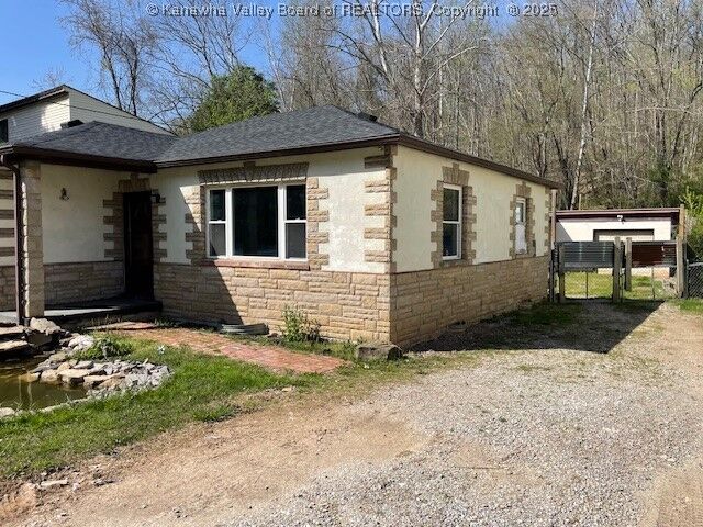 Property Photo: 4866 Washington Street W WV 25313