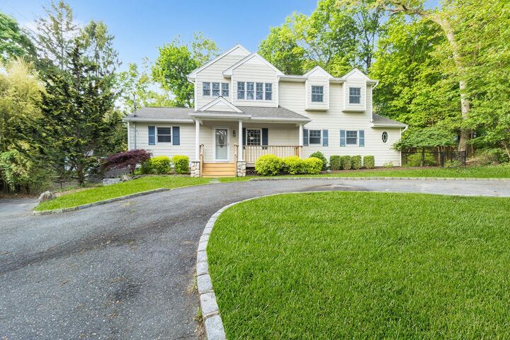 Property Photo:  3 Hilltop Road  NY 11790 
