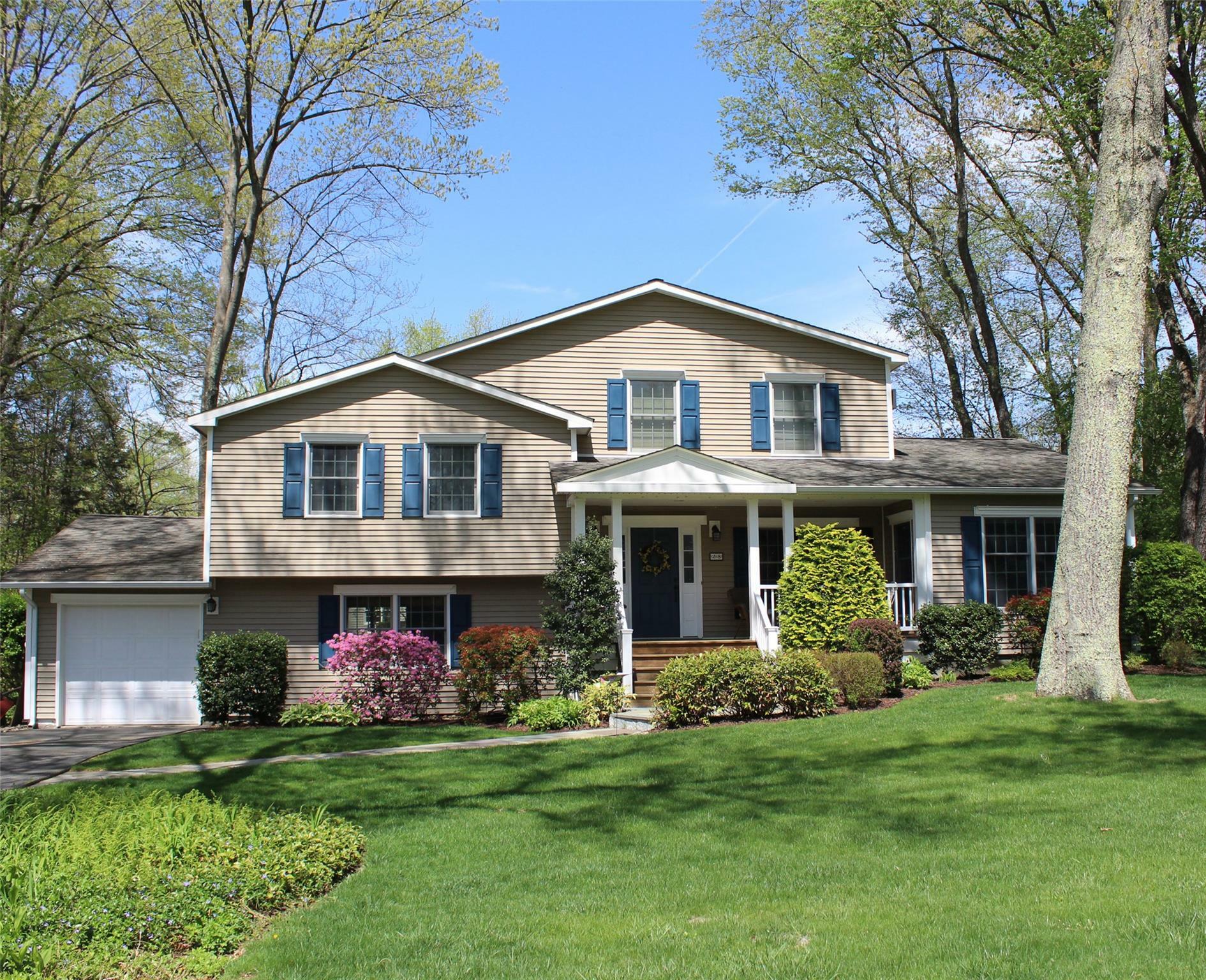 28 Braddock Court  Yorktown Heights NY 10598 photo