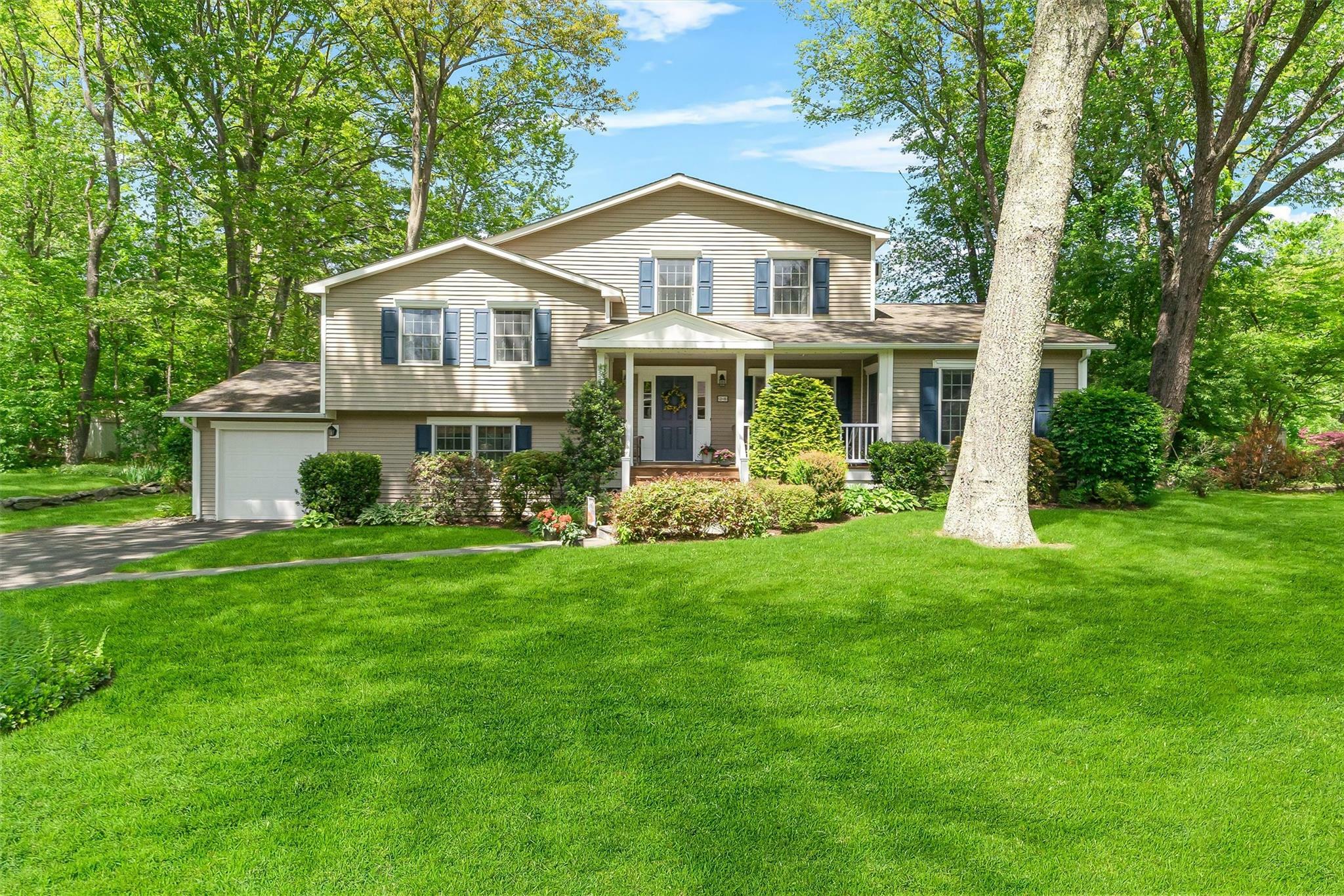 28 Braddock Court  Yorktown Heights NY 10598 photo