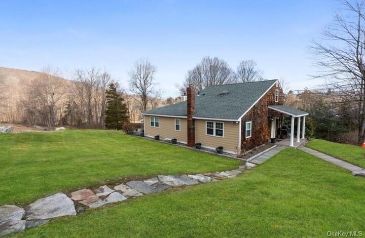 Property Photo:  401 Nichols Street  NY 10512 