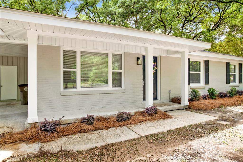 Property Photo: 113 Hilltop Drive E AL 36608