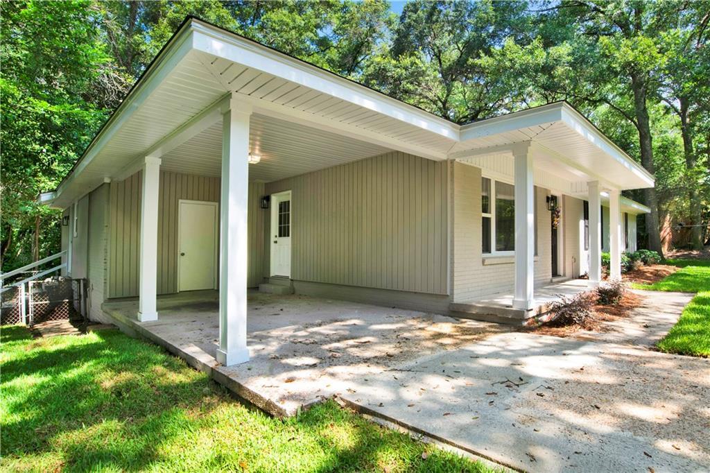 Property Photo: 113 Hilltop Drive E AL 36608