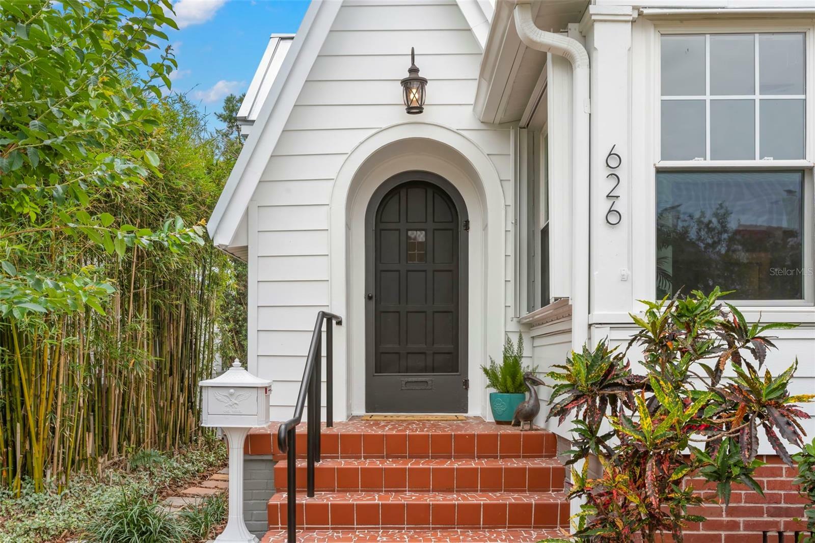 Property Photo: 626 16th Avenue NE FL 33704