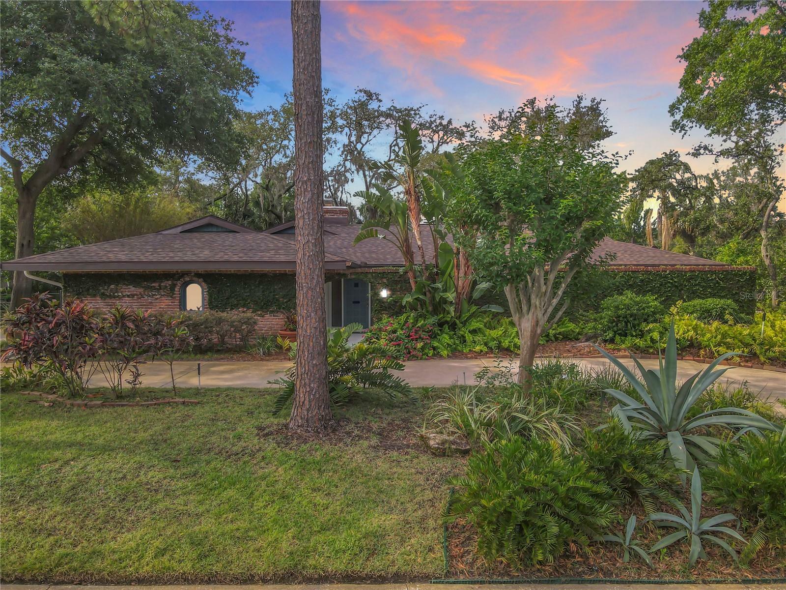 Property Photo: 2350 Worthington Road FL 32751