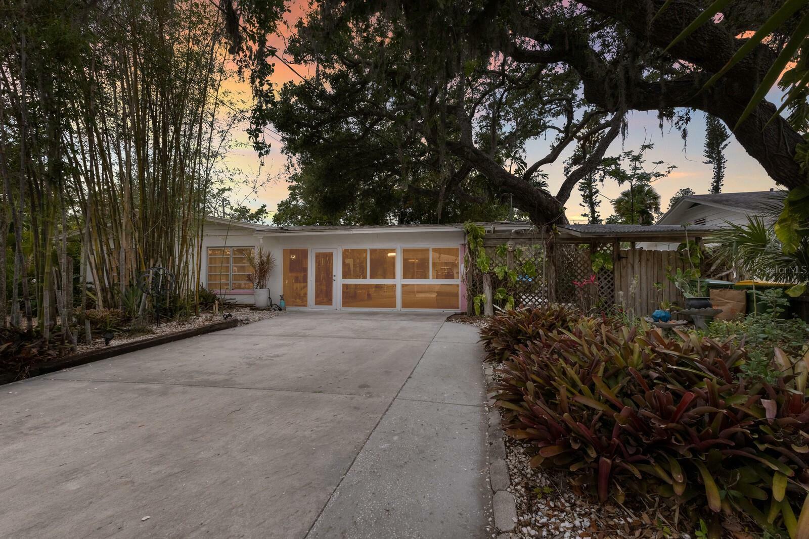 Property Photo: 2207 Hickory Avenue FL 34234