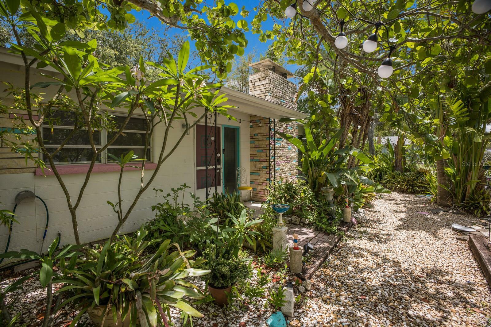 Property Photo: 2207 Hickory Avenue FL 34234