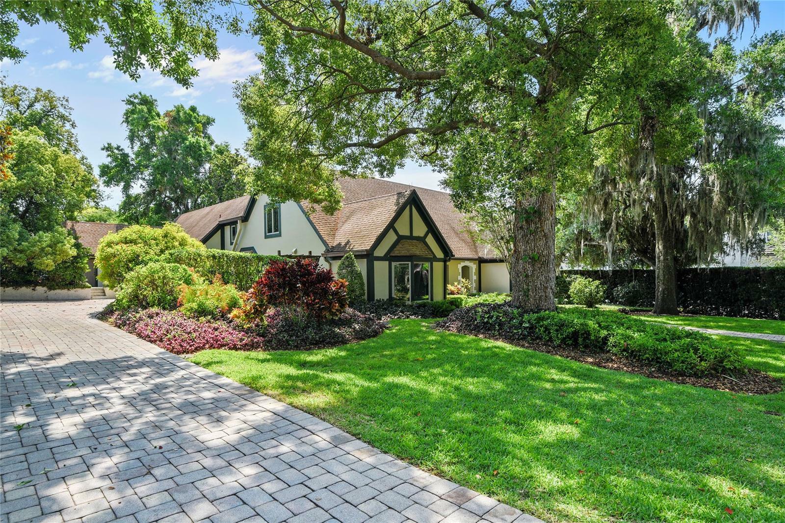 Property Photo: 1742 Barcelona Way FL 32789