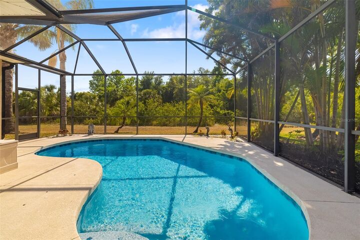 Property Photo: 224 Dahlia Court FL 34212