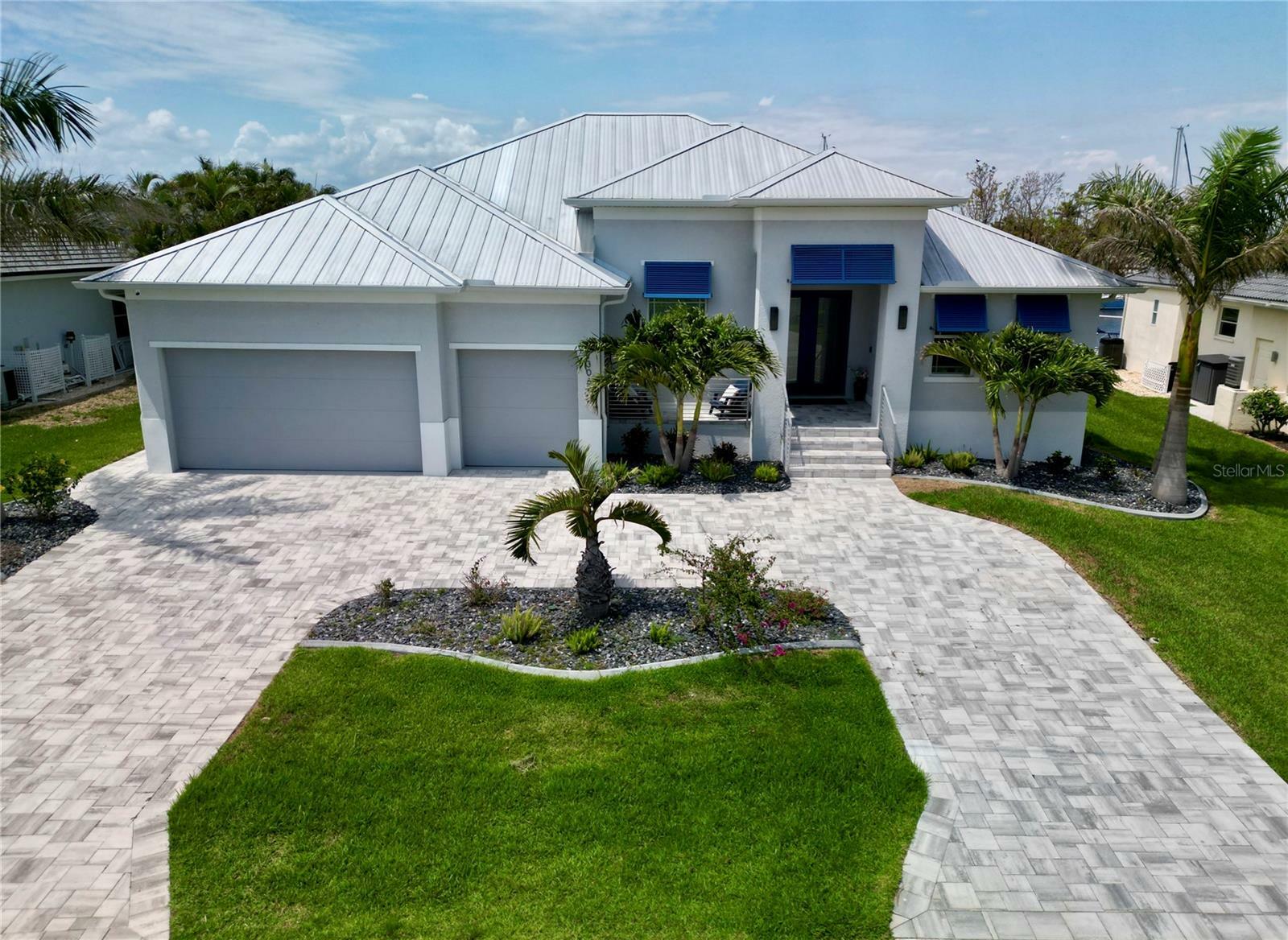 Property Photo: 1306 Osprey Drive FL 33950