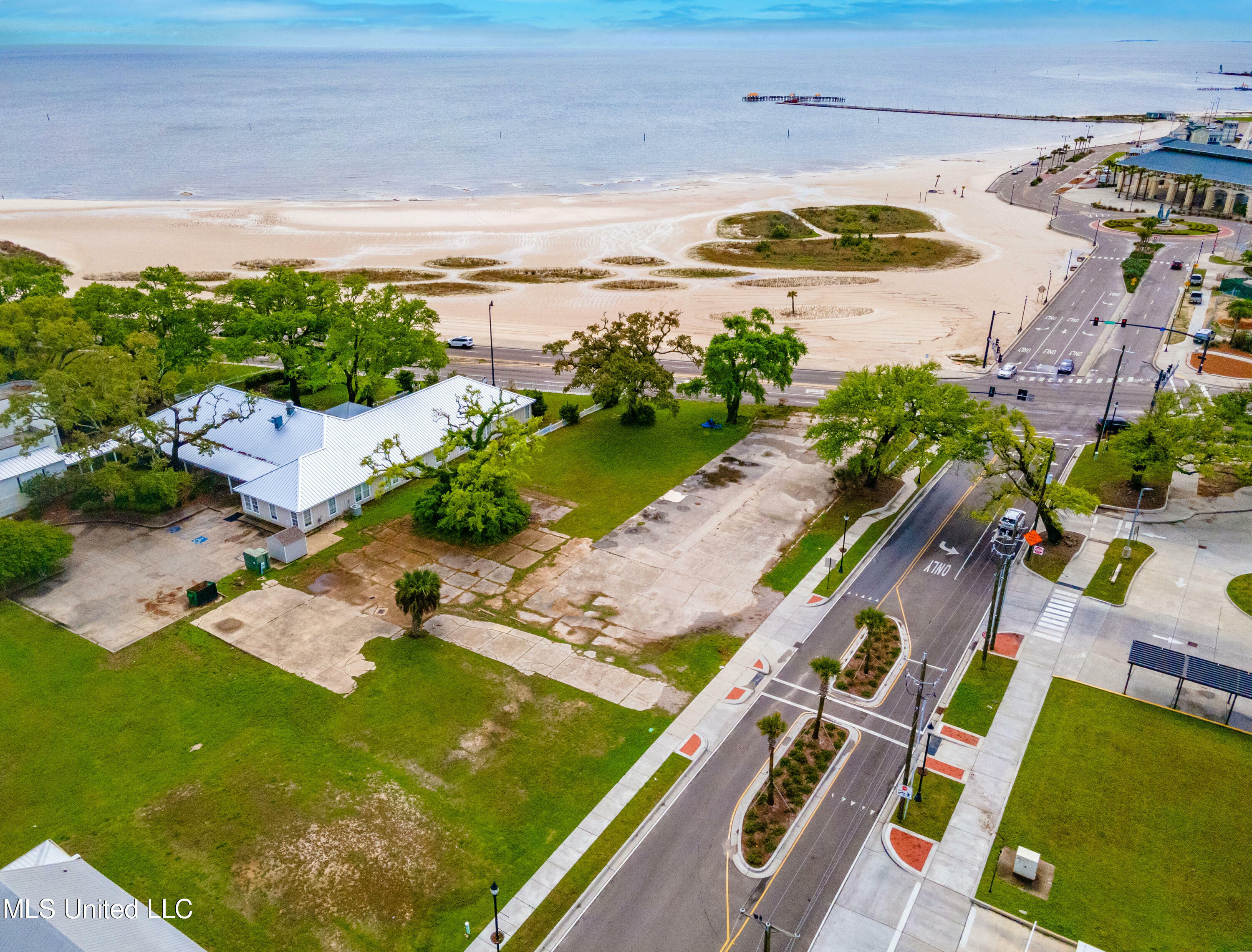Property Photo: 1940 E Beach Boulevard MS 39501