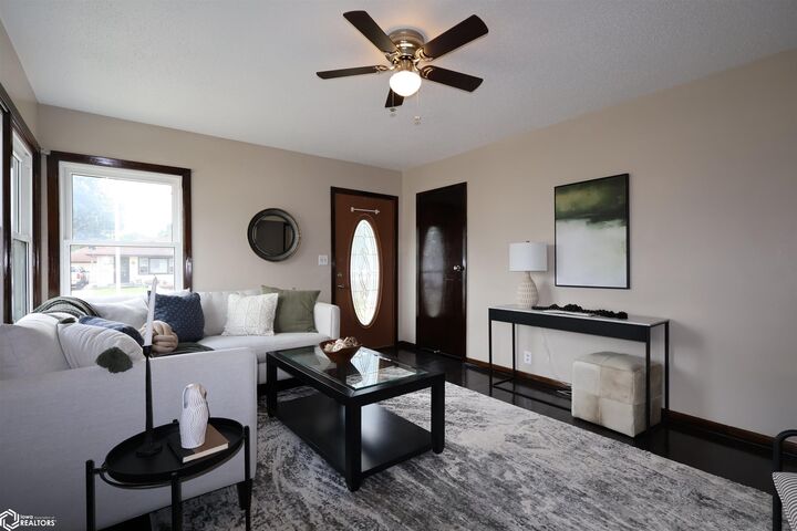 Property Photo: 1610 Elder Drive IA 50158