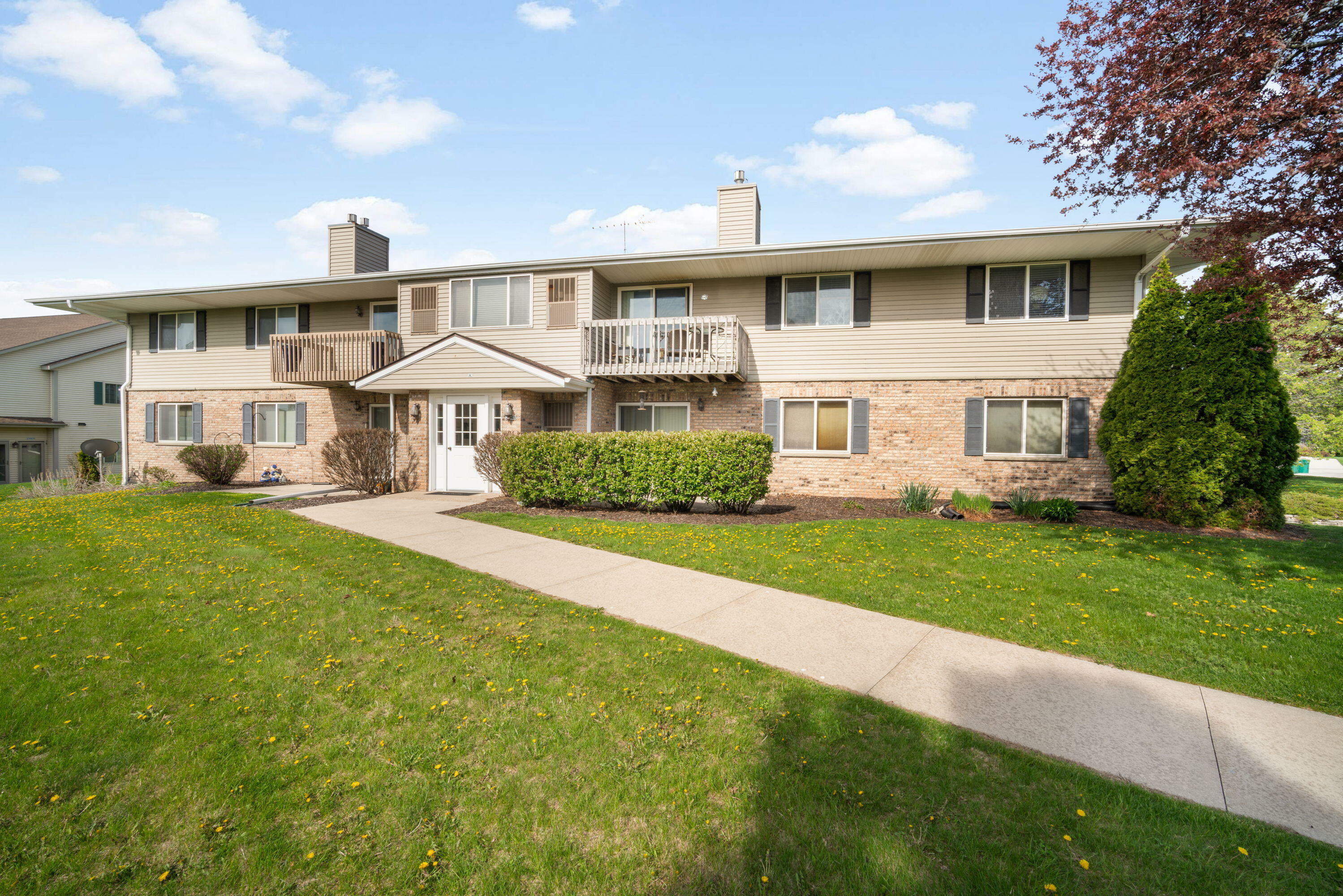 2043 Pine Ridge Ct G  Grafton WI 53024 photo