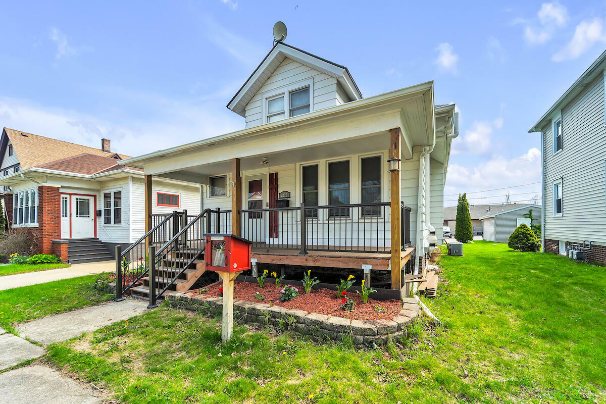 Property Photo: 1235 Grove Ave WI 53405