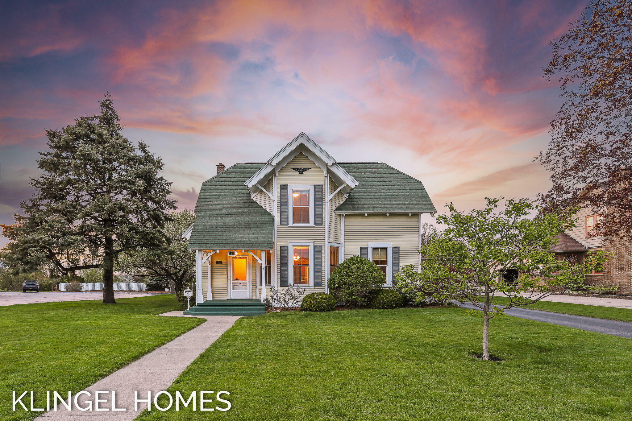 Property Photo: 223 E Savidge Street MI 49456