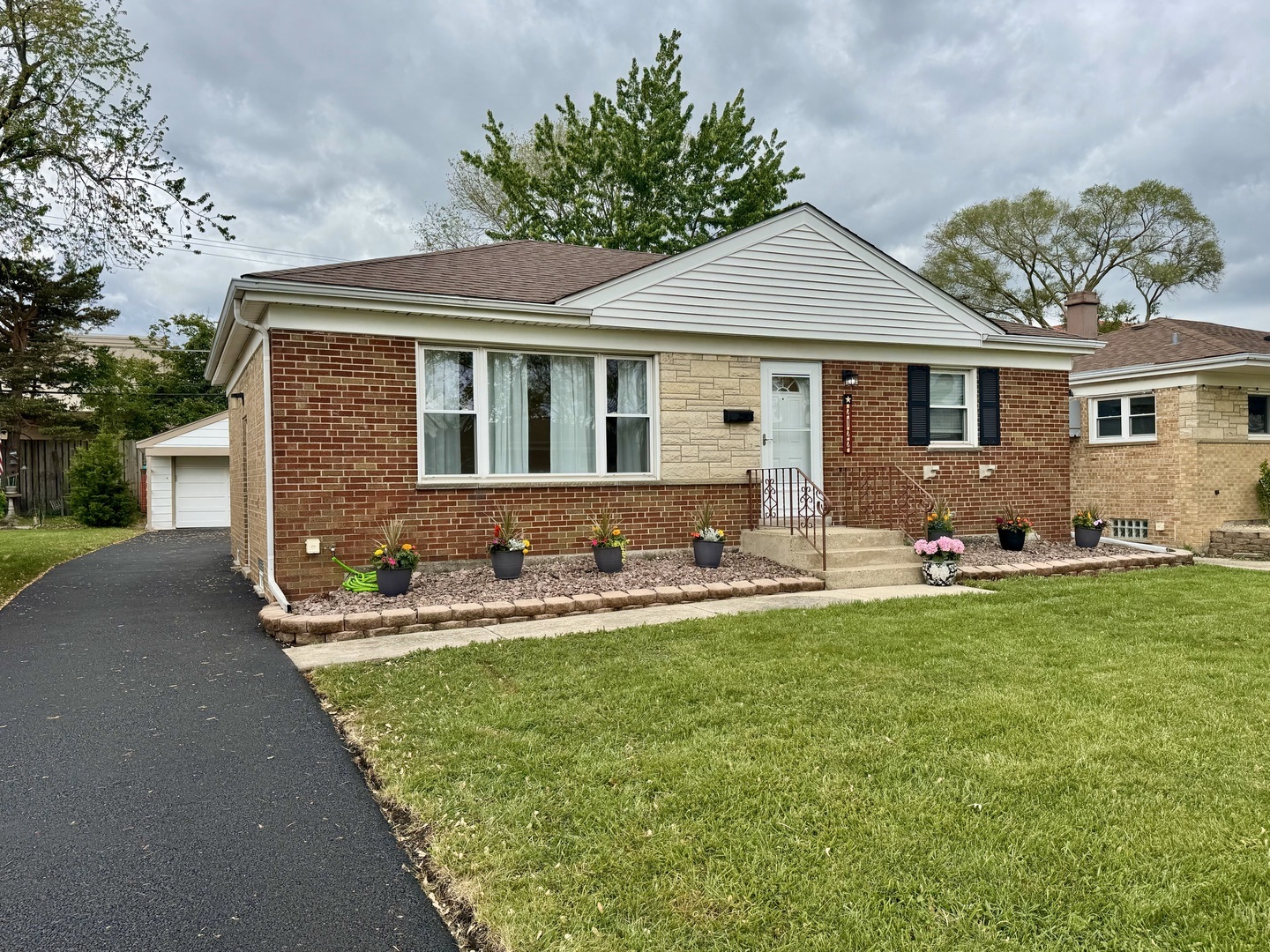 Property Photo:  2122 Mandel Avenue  IL 60154 
