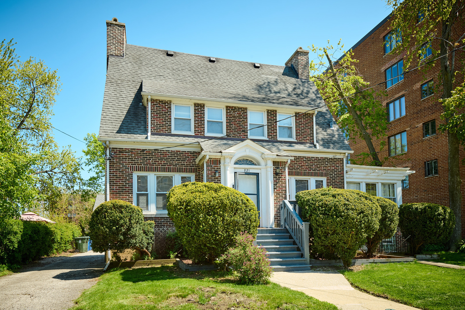 Property Photo: 821 Center Street IL 60016