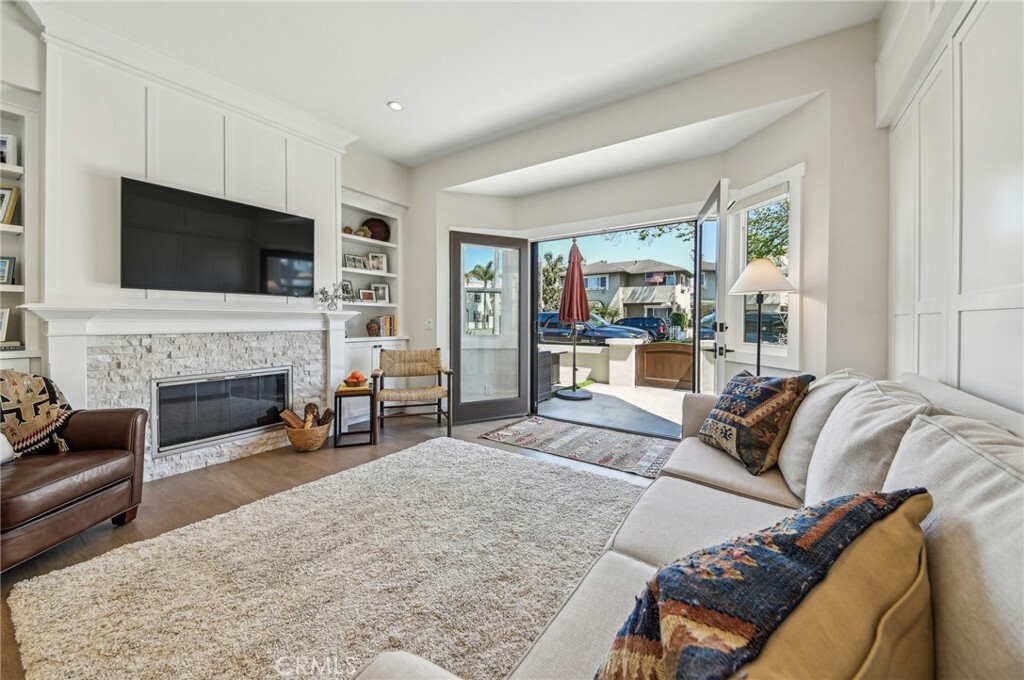 Property Photo: 423 10th Street CA 92648