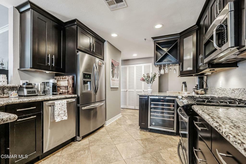 Property Photo: 5350 White Oak Avenue 307 CA 91316