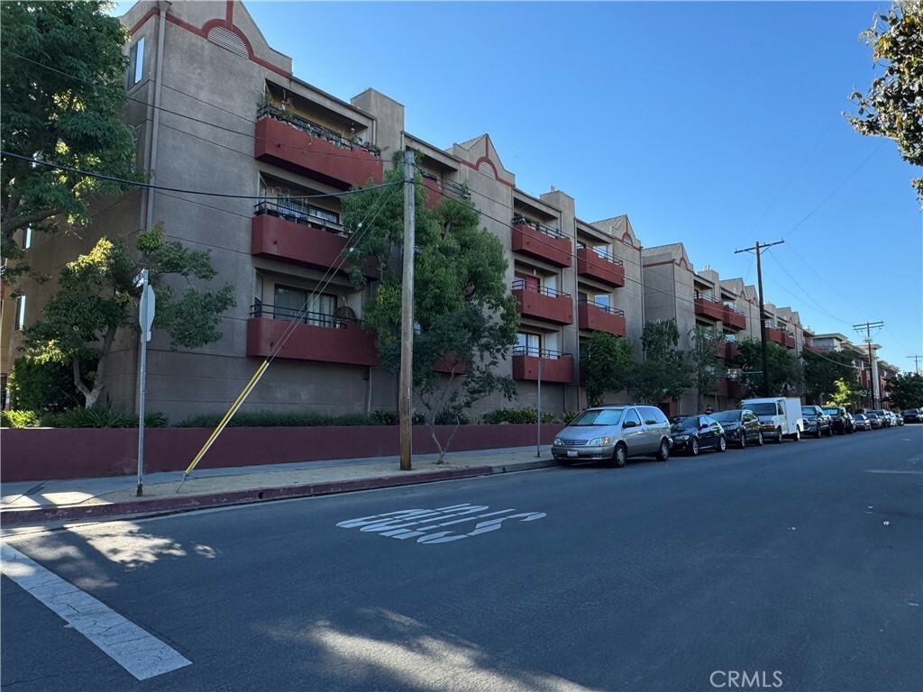Property Photo: 4717 Ben Avenue 210 CA 91607