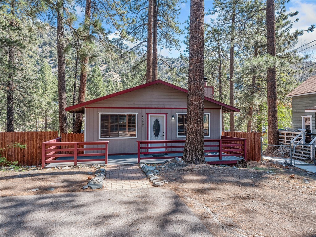 Property Photo: 1622 Ross Street CA 92397