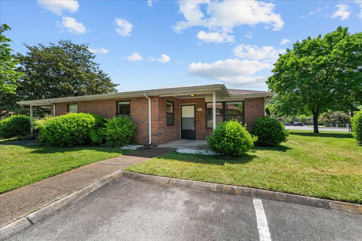 Property Photo: 327 Deer Lake Dr TN 37221
