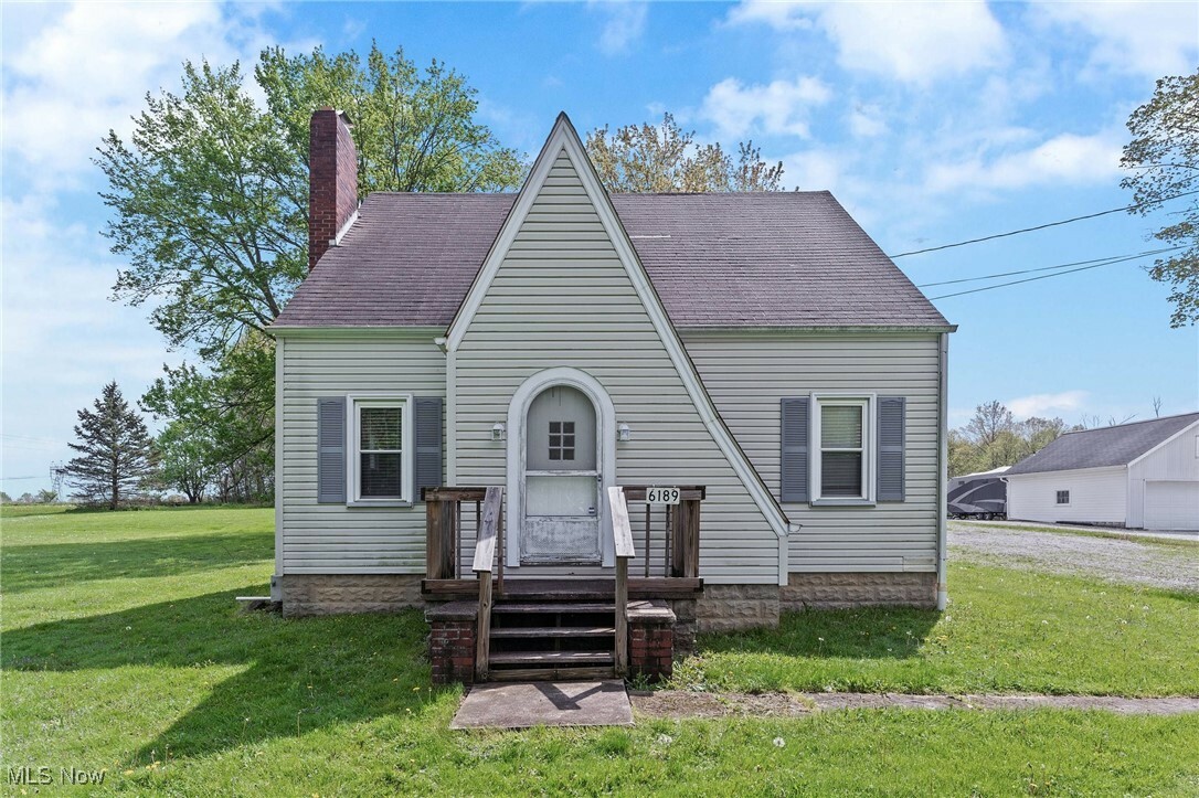 Property Photo: 6189 Highland Avenue SW OH 44481