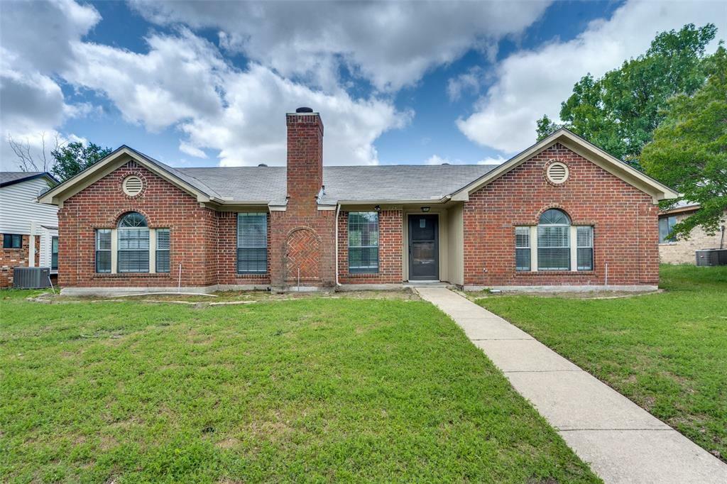 Property Photo: 824 Simon Drive TX 75025