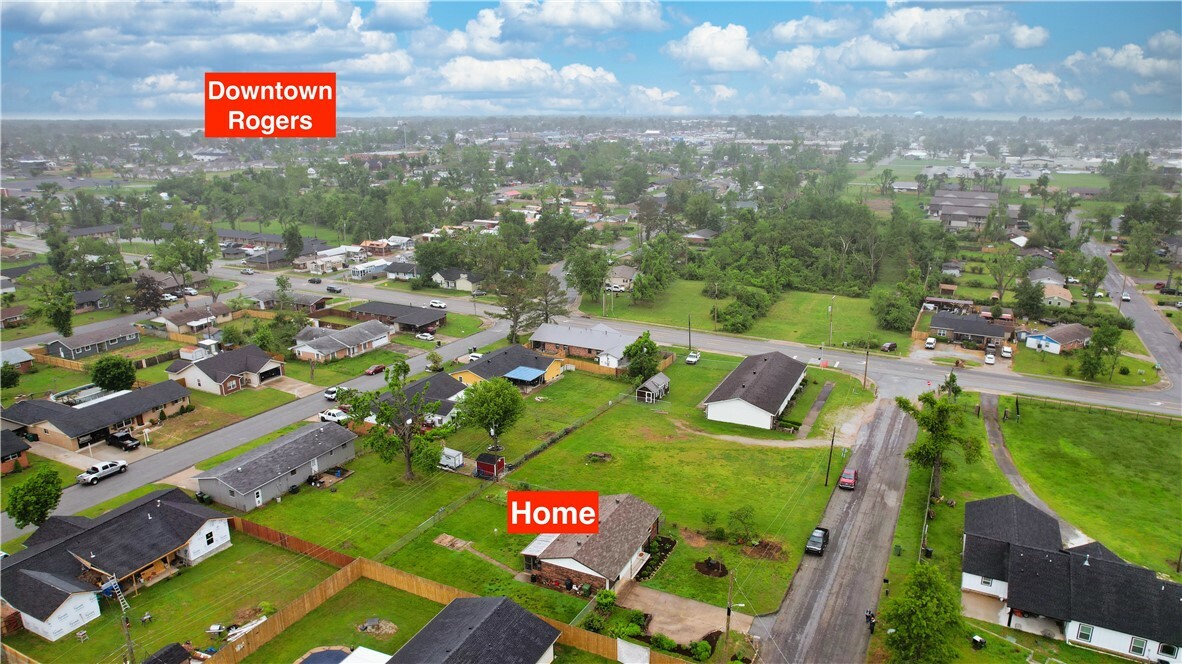 Property Photo: 807 N 12th Place AR 72756