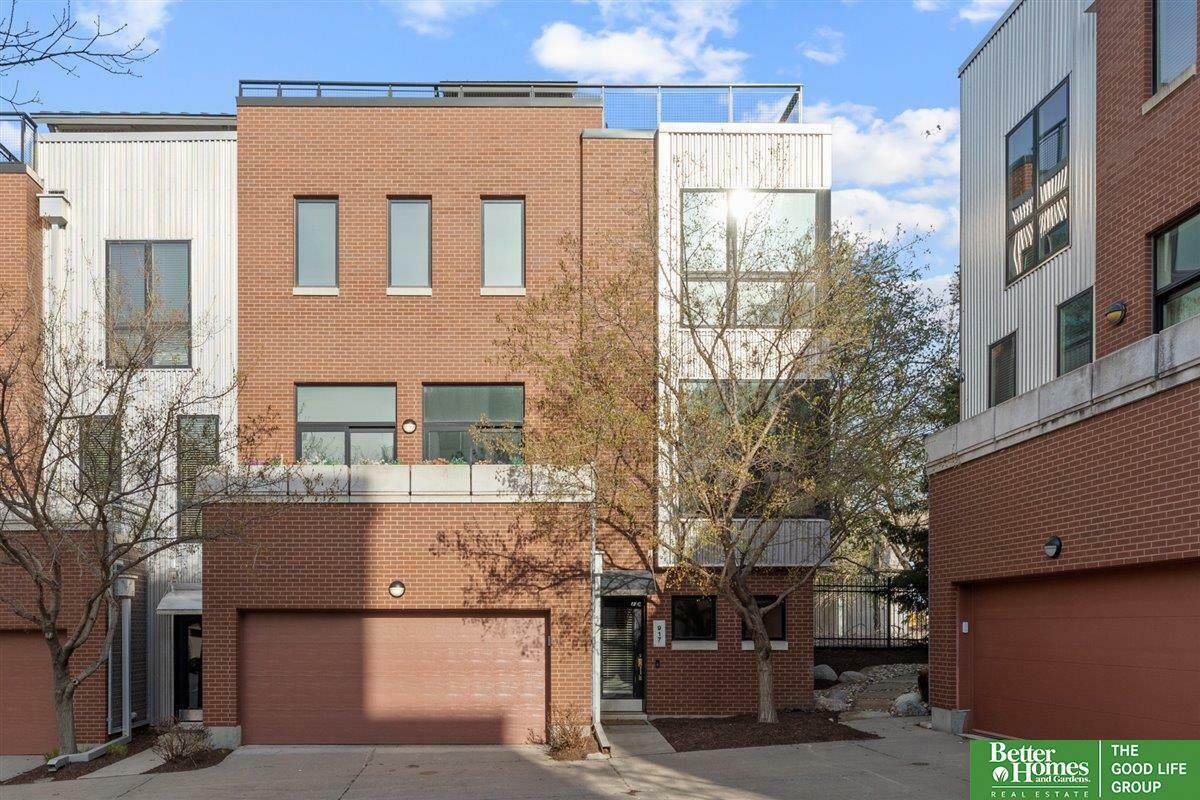 Property Photo: 917 S 10th Court NE 68108