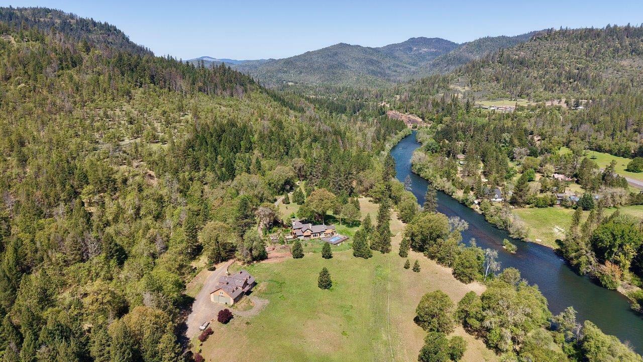 Property Photo: 7159 Crowfoot Road OR 97541