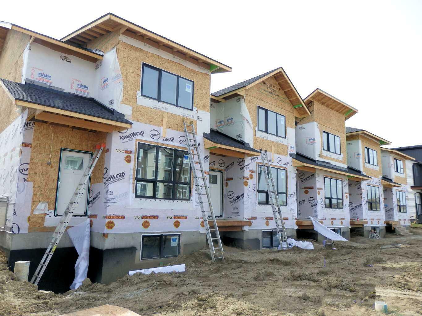 Property Photo: 40 Irvin Way AB T4S 0W2