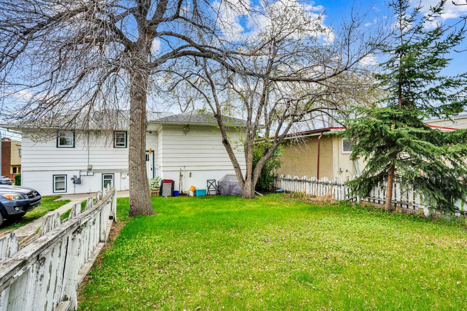 Property Photo: 112 29 Avenue NW AB T2M 2L8