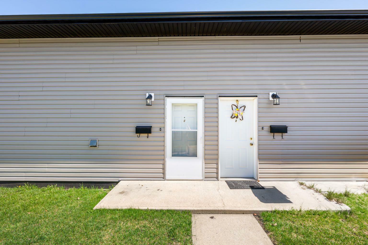 Property Photo: 4607 46 Street 3 AB T4G 1X9